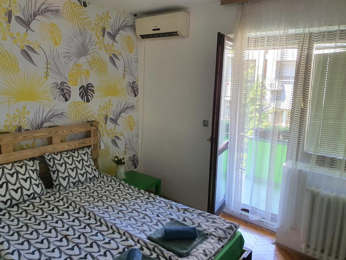 Apartman Yellow House Lägenhet Novi Sad Exteriör bild