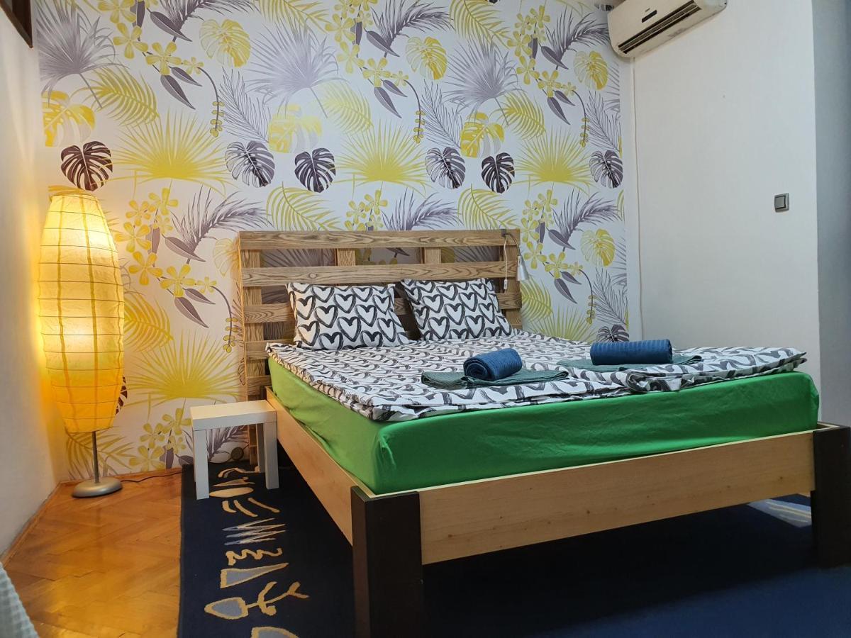 Apartman Yellow House Lägenhet Novi Sad Exteriör bild