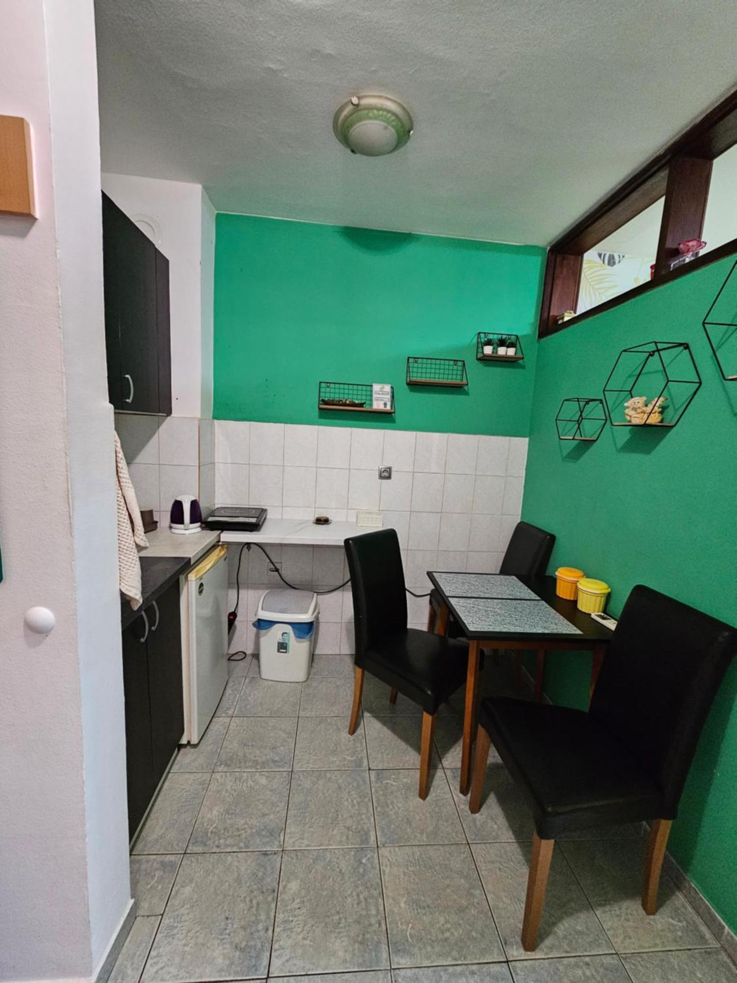 Apartman Yellow House Lägenhet Novi Sad Exteriör bild