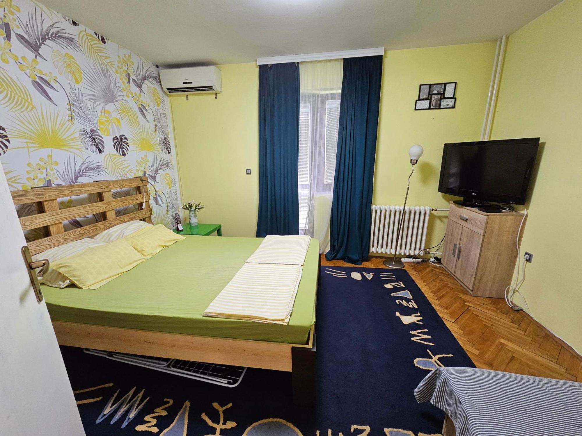 Apartman Yellow House Lägenhet Novi Sad Exteriör bild